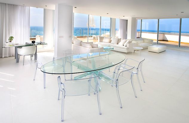 Full glass oval dining table