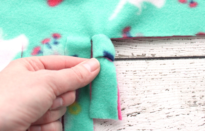 How to Make a Tie Blanket from Fleece