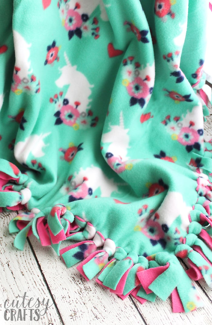 How to make a fleece tie blanket.