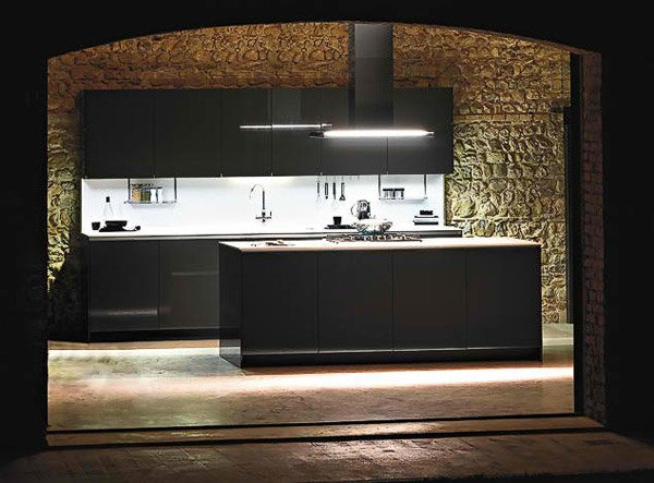 black gloss kitchen