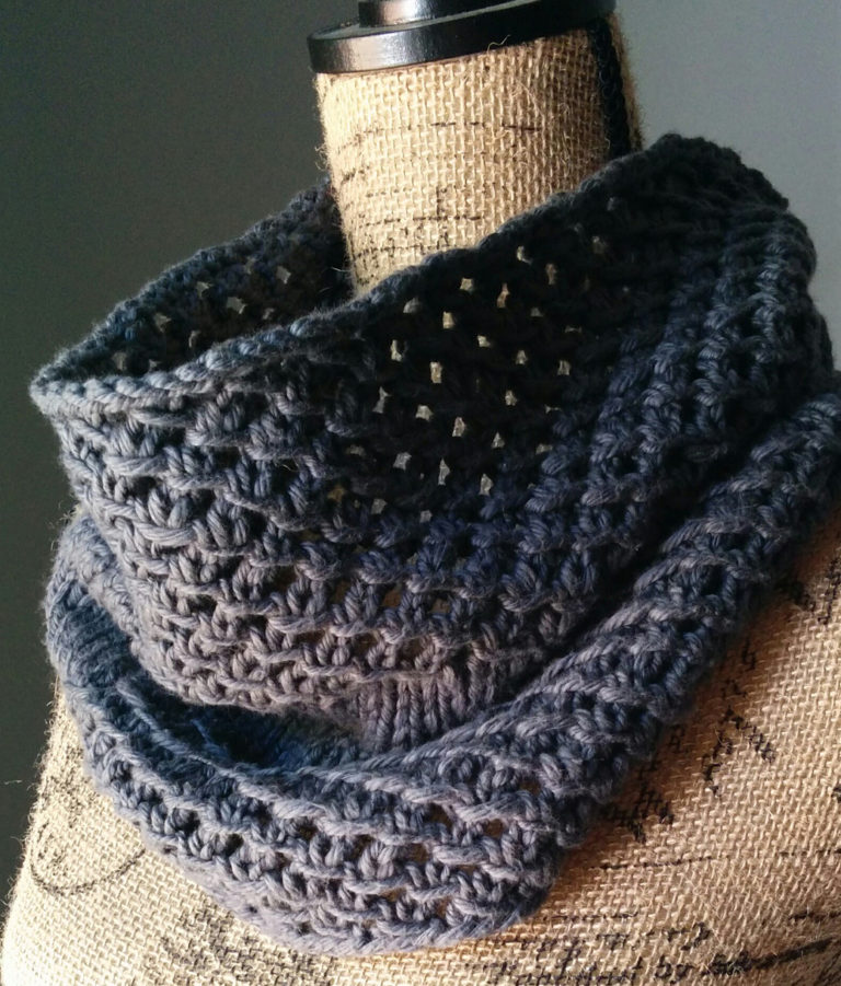 Free Knitting Pattern for 4 Row Repeat Irish Mesh Cowl